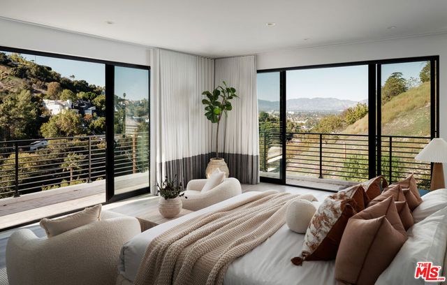 3820 Knobhill Drive, Sherman Oaks, CA 91423