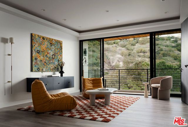 3820 Knobhill Drive, Sherman Oaks, CA 91423