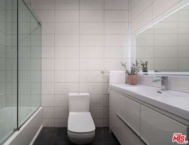 3820 Knobhill Drive, Sherman Oaks, CA 91423