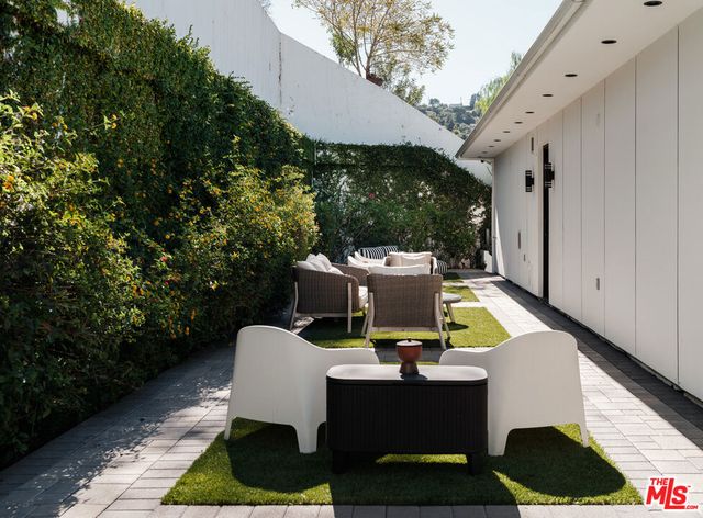 3820 Knobhill Drive, Sherman Oaks, CA 91423