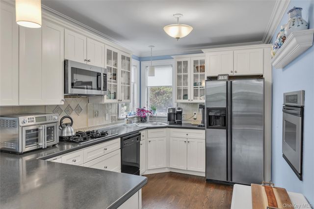 44 Cedar Valley Lane, Huntington, NY 11743