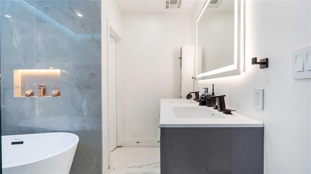 817 NW 17th Street, Fort Lauderdale, FL 33311