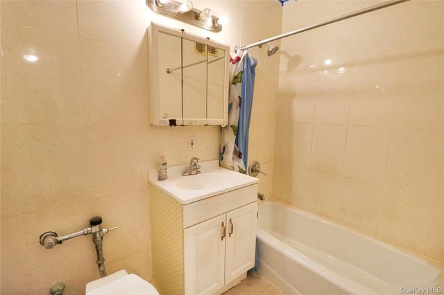 4125 Kissena Boulevard 5HH, Flushing, NY 11355