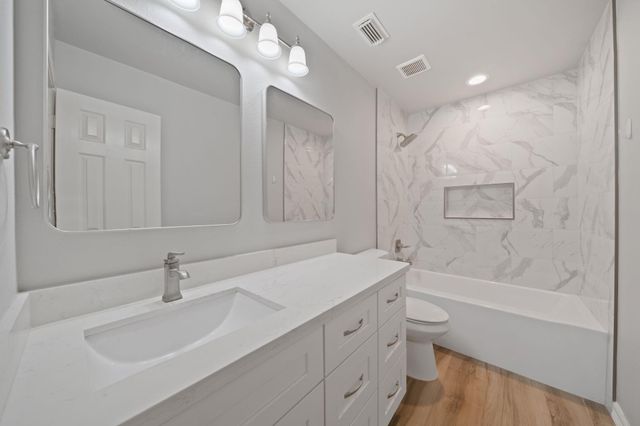 146 S Star Ridge Circle, The Woodlands, TX 77382