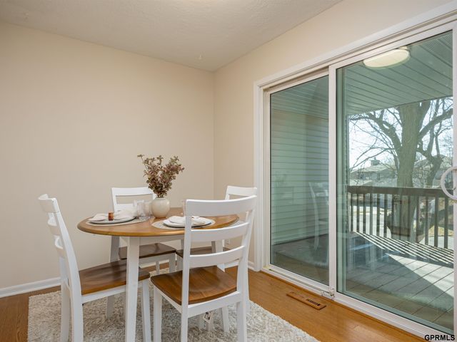 910 S 153 Court, Omaha, NE 68154