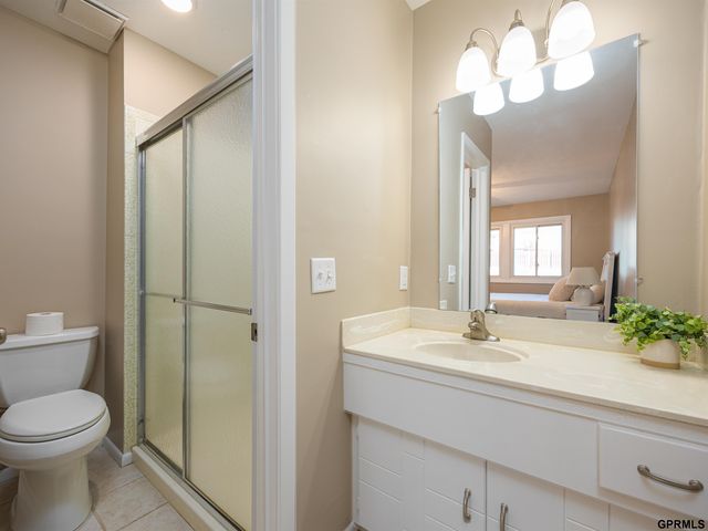 910 S 153 Court, Omaha, NE 68154