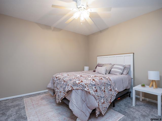 910 S 153 Court, Omaha, NE 68154