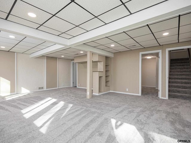 910 S 153 Court, Omaha, NE 68154