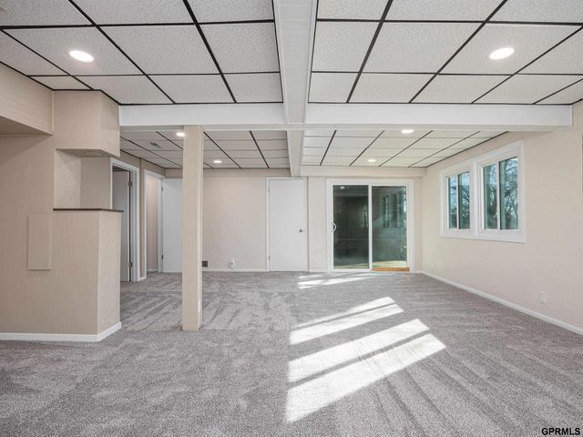 910 S 153 Court, Omaha, NE 68154