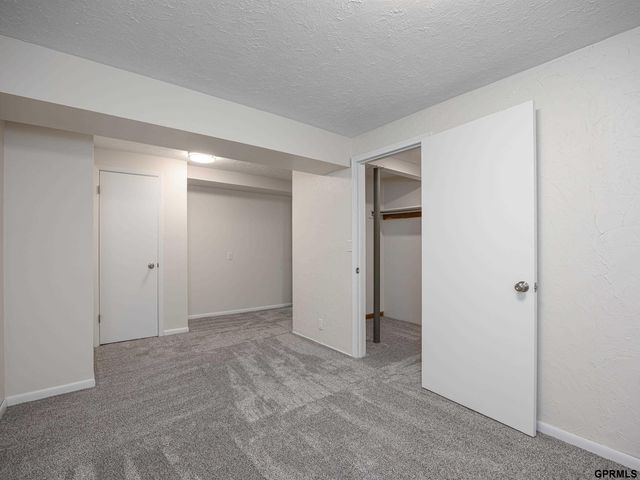 910 S 153 Court, Omaha, NE 68154