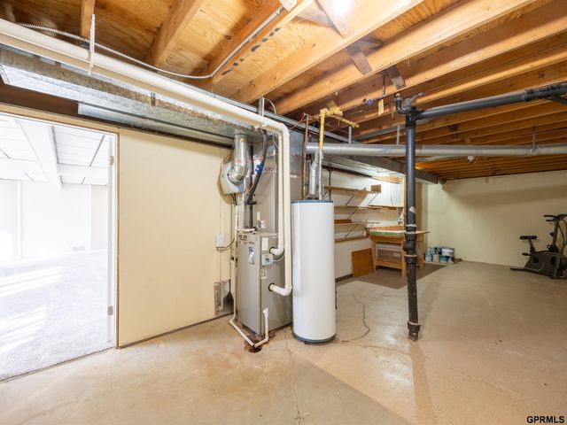 910 S 153 Court, Omaha, NE 68154