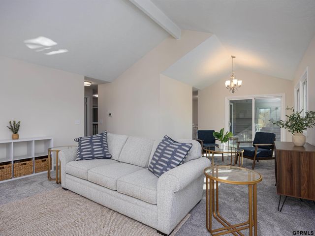 910 S 153 Court, Omaha, NE 68154