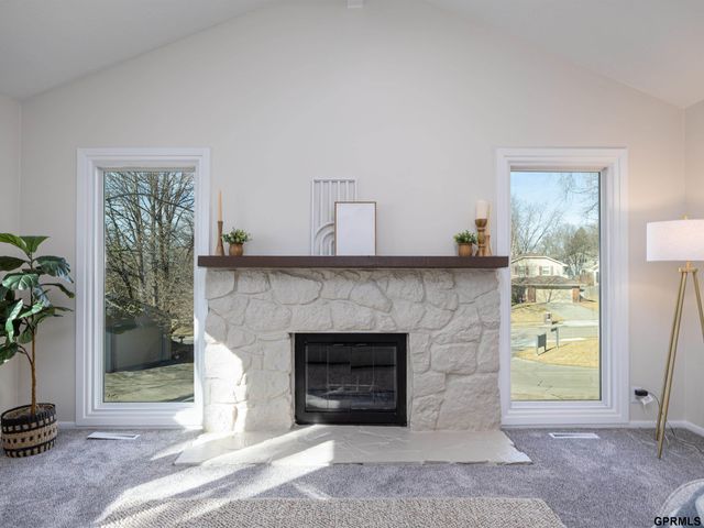 910 S 153 Court, Omaha, NE 68154