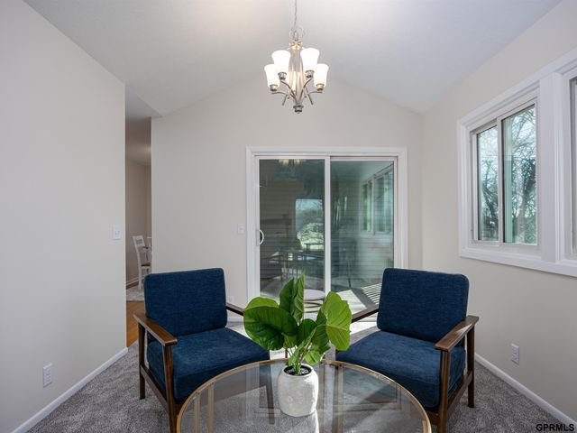 910 S 153 Court, Omaha, NE 68154