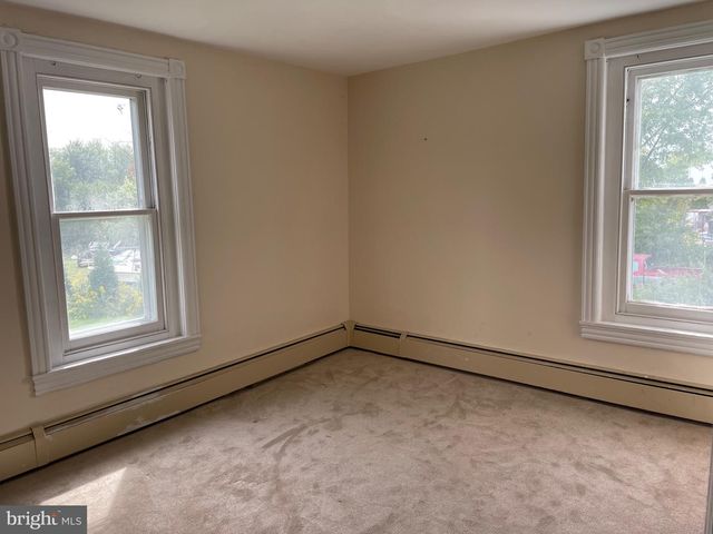 1410 LONGFORD RD, Collegeville, PA 19426