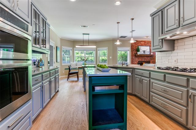 9727 Vinewood Drive, Dallas, TX 75228