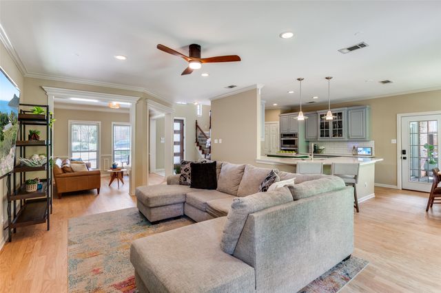 9727 Vinewood Drive, Dallas, TX 75228