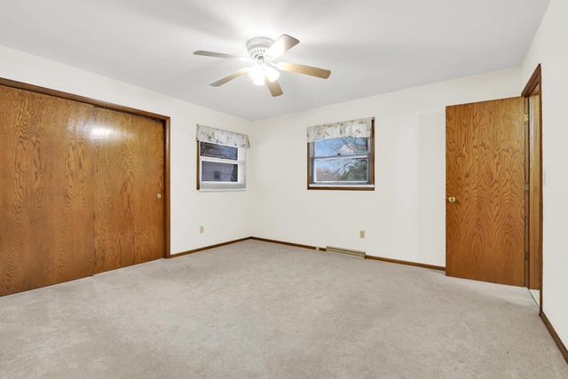 1621 Woodridge ROAD, West Bend, WI 53095