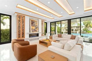24 FIESTA Way, Fort Lauderdale, FL 33301