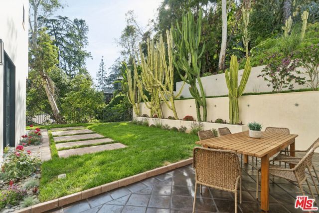 8171 Tianna Road, Los Angeles, CA 90046