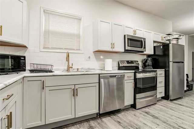 2421 Chestnut Avenue, Kansas City, MO 64127