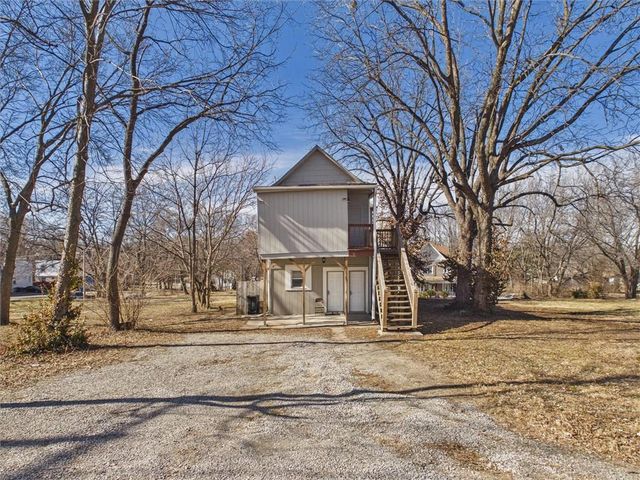 2421 Chestnut Avenue, Kansas City, MO 64127