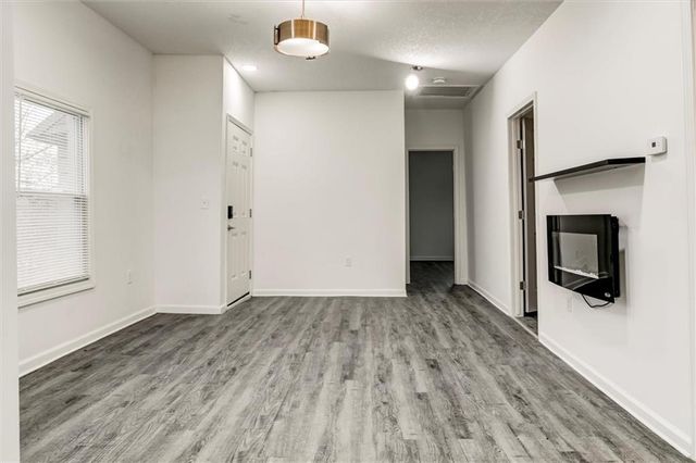 2421 Chestnut Avenue, Kansas City, MO 64127