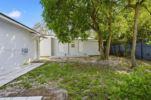 465 NE 165th St 465, Miami, FL 33162