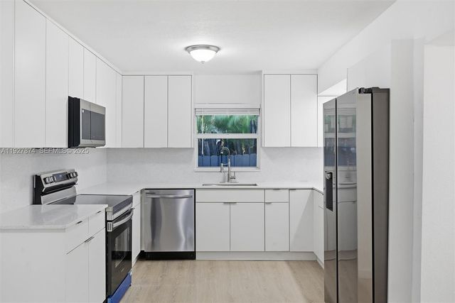 465 NE 165th St 465, Miami, FL 33162