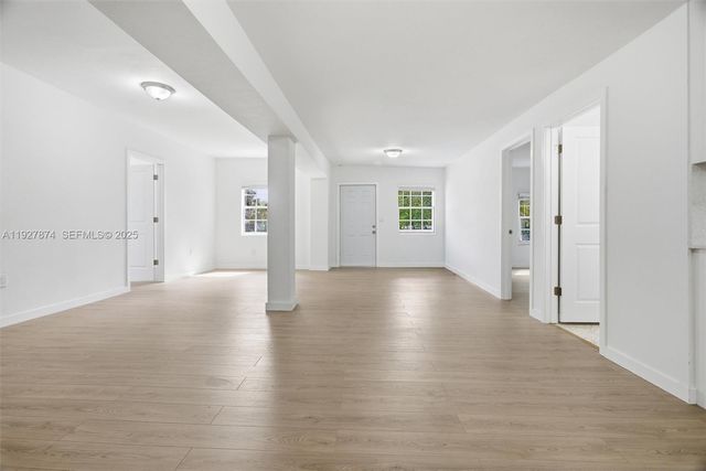 465 NE 165th St 465, Miami, FL 33162