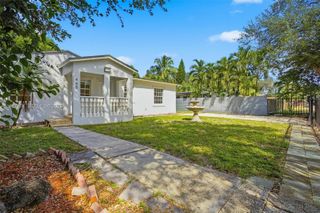 465 NE 165th St 465, Miami, FL 33162
