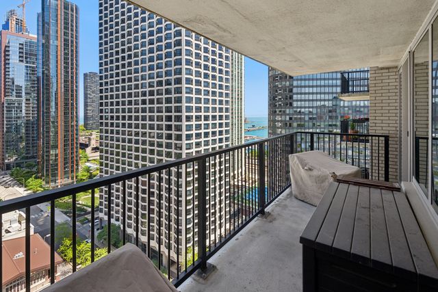 400 E Randolph Street 2208, Chicago, IL 60601
