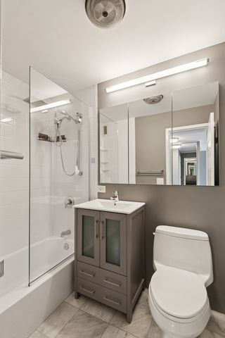 400 E Randolph Street 2208, Chicago, IL 60601