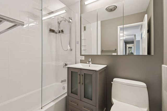 400 E Randolph Street 2208, Chicago, IL 60601