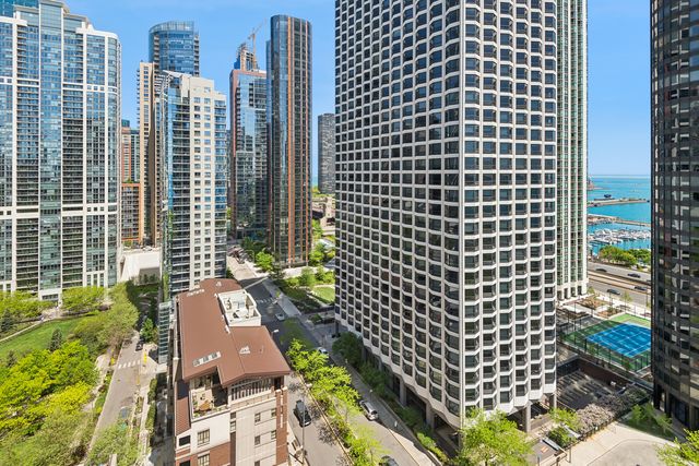 400 E Randolph Street 2208, Chicago, IL 60601