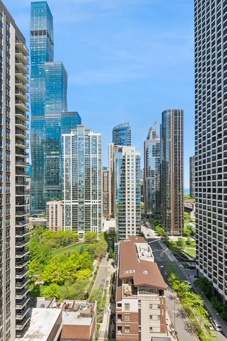400 E Randolph Street 2208, Chicago, IL 60601