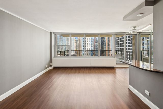 400 E Randolph Street 2208, Chicago, IL 60601