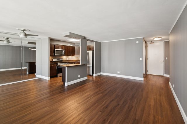 400 E Randolph Street 2208, Chicago, IL 60601