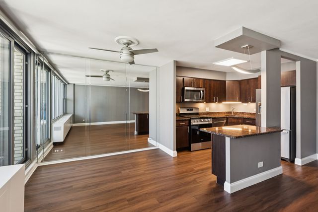 400 E Randolph Street 2208, Chicago, IL 60601