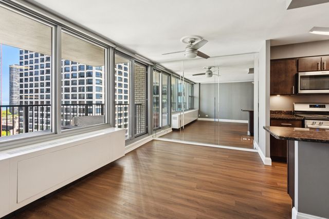 400 E Randolph Street 2208, Chicago, IL 60601