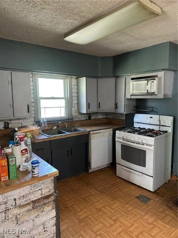 12531 Jackson Drive, Burton, OH 44021