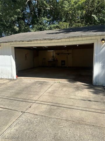 12531 Jackson Drive, Burton, OH 44021