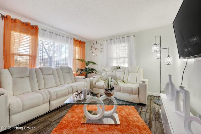 5713 Arvis Dr, Louisville, KY 40258