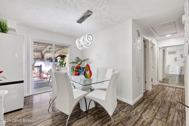 5713 Arvis Dr, Louisville, KY 40258