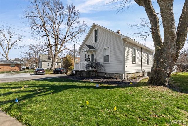 1008 6th Street, Highland, IL 62249