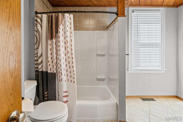 1008 6th Street, Highland, IL 62249