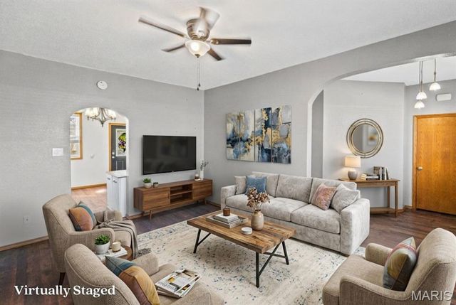 1008 6th Street, Highland, IL 62249