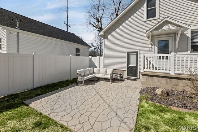 1008 6th Street, Highland, IL 62249