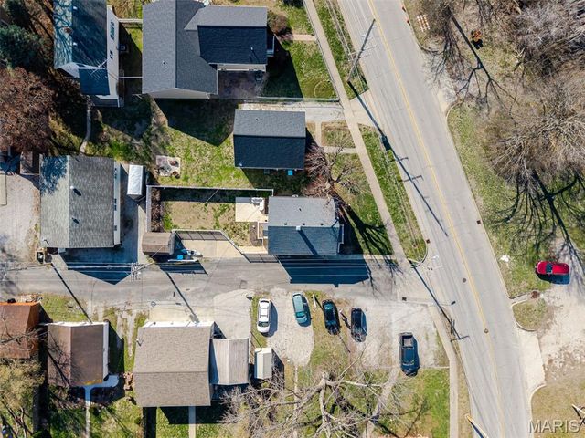 1008 6th Street, Highland, IL 62249