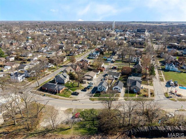 1008 6th Street, Highland, IL 62249